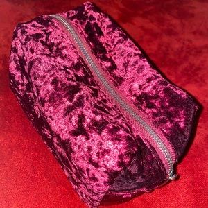 VELVET MAKEUP BAG🤍